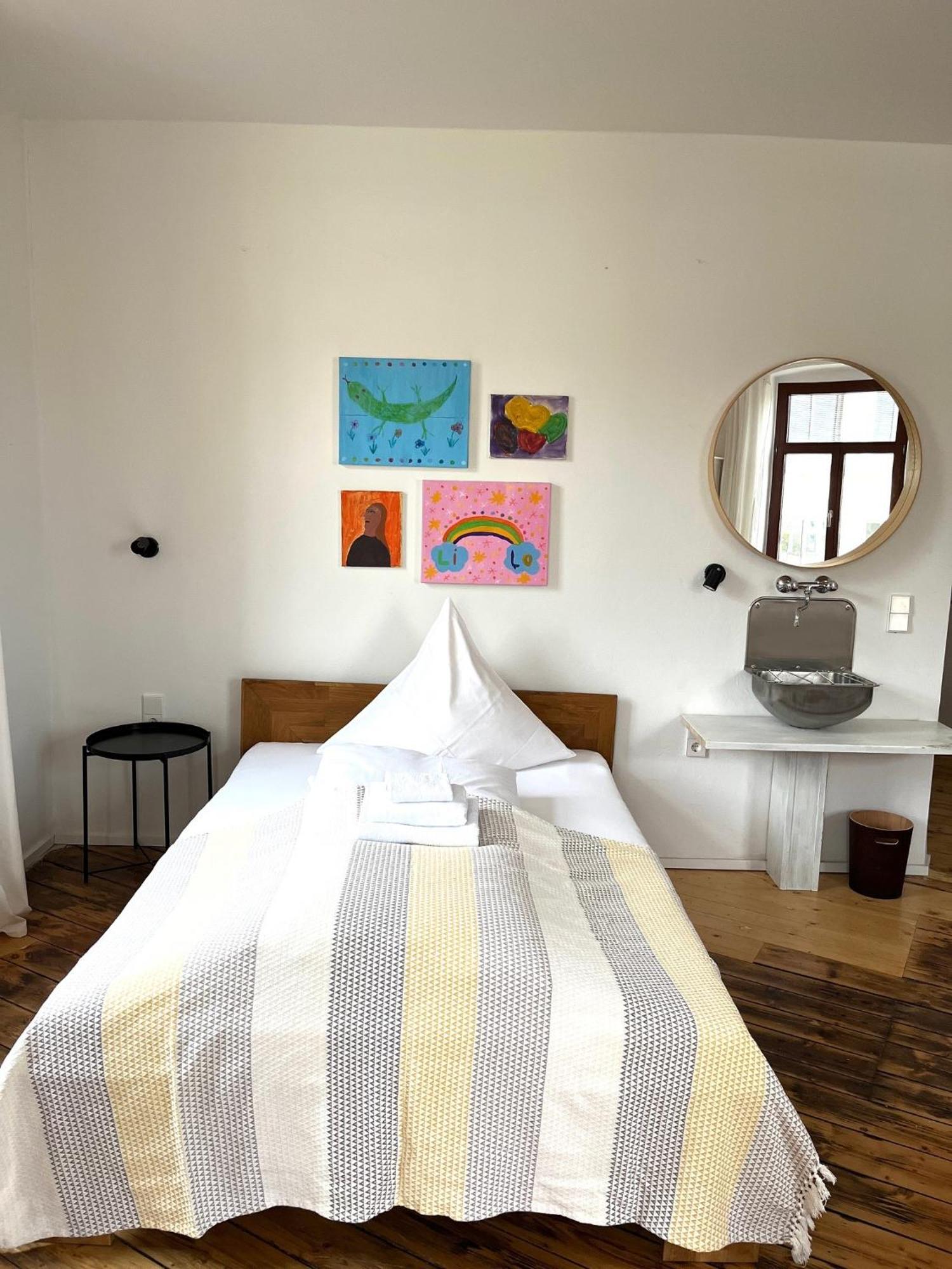 Kuenstlerzimmer Im Kulturhaus Haeselburg Gera Dış mekan fotoğraf